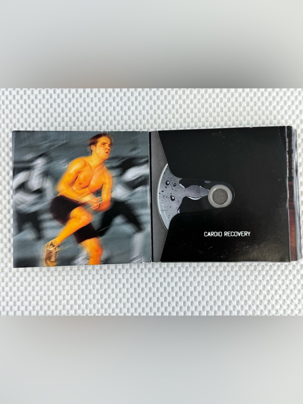 Beachbody Insanity Ultimate Cardio 10 Disc Complete Workout DVD Set - Picture 8 of 17
